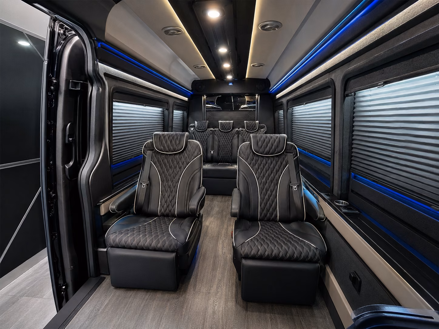 santafecharterbuscompany com connects you to airport shuttles for santa fe opera season indian market and every peak weekend